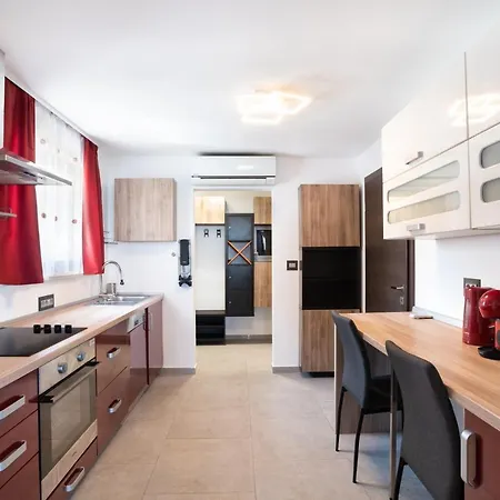 Toni Apartment