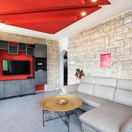 Toni Apartment