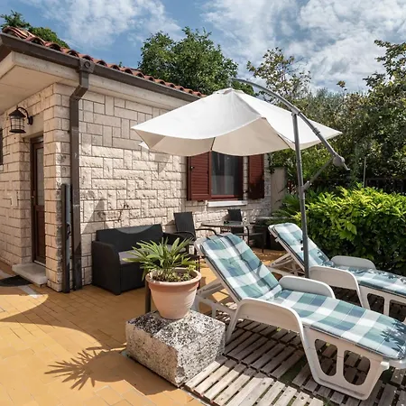 Apartma Toni *
